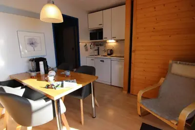 Image de 200m du centre station, étage -1, vue pistes de ski, balcon, télévision, casier à ski, 29m²