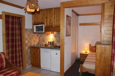 Image de 200m du centre station, 1er étage, balcon, télévision, casier à ski, 29m², Val Thorens
