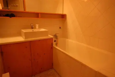 Image de 200m du centre station, 2ème étage, vue montagne, balcon, télévision, casier à ski, 35m²