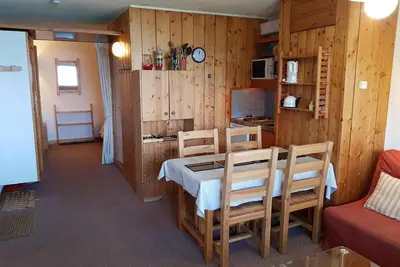 Image de 50m du centre station, 1er étage, vue montagne, télévision, casier à ski, 35m², Les Arcs