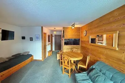 Image de À 10m des pistes de ski, 6ème étage, vue montagne, télévision, casier à ski, 28m², Les Menuires