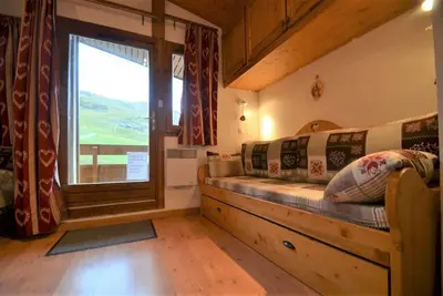 Image de À 10m des pistes de ski, 5ème étage, vue pistes de ski, balcon, télévision, casier à ski, 25m²
