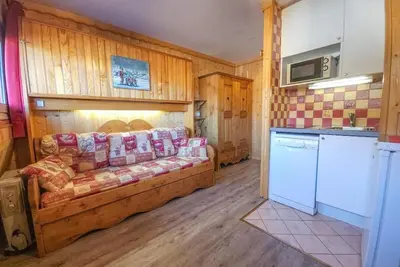 Image de À 10m des pistes de ski, 8ème étage, télévision, casier à ski, 13m², Les Menuires
