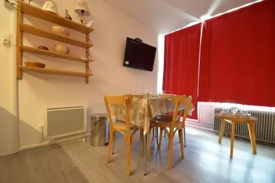 Image de À 10m des pistes de ski, 5ème étage, balcon, télévision, casier à ski, 19m², Les Menuires