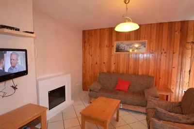Image de 1er étage, terrasse, cheminée ou poêle à bois, télévision, casier à ski, 85m²