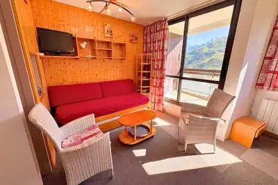 Image de 300m du centre station, 2ème étage, balcon, parking, télévision, casier à ski, 67m², Les Menuires