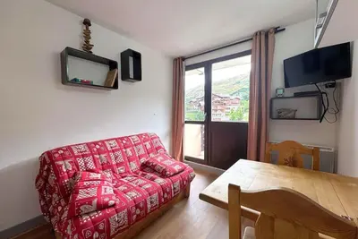 Image de À 10m des pistes de ski, 5ème étage, vue parking, balcon, télévision, casier à ski, 17m²