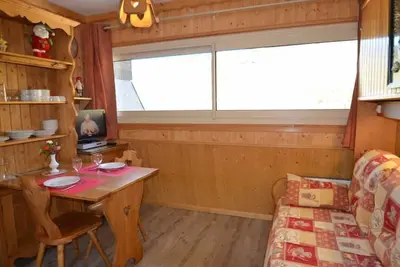 Image de À 10m des pistes de ski, 15ème étage, télévision, casier à ski, 13m², Les Menuires