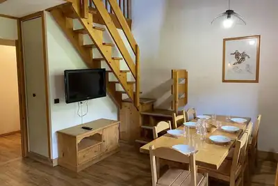 Image de 1er étage, vue panoramique, balcon, télévision, casier à ski, 50m², Valmorel