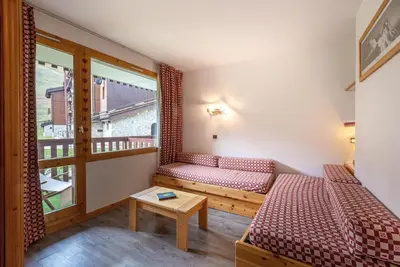Image de 175m des commerces, 1er étage, vue pistes de ski, balcon, télévision, casier à ski, 27m², Valmorel