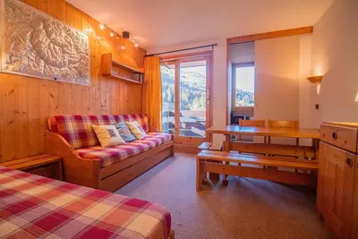 Image de 300m des commerces, 5ème étage, vue pistes de ski, balcon, télévision, casier à ski, 27m², Valmorel