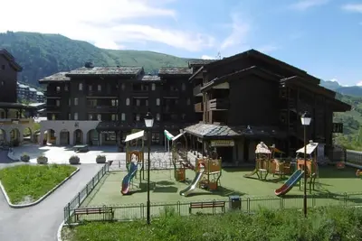 Image de 50m des commerces, 1er étage, vue vallée, balcon, télévision, casier à ski, 24m², Valmorel