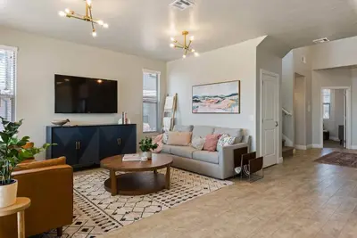 Image de Desert Chateau: Dog Friendly, Foosball Table, Community Pool + Hot tub, Rec Cent