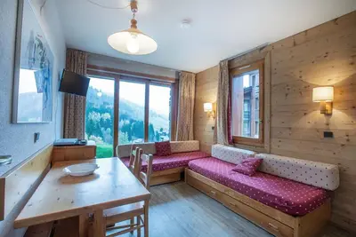 Image de Étage -1, vue pistes de ski, terrasse, télévision, casier à ski, 21m², Valmorel