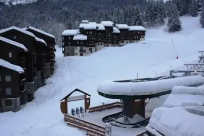 Image de Pied des pistes de ski, 2ème étage, vue bâtiment, balcon, télévision, casier à ski, 48m², Valmorel