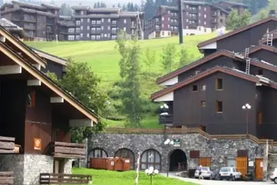 Image de 300m des commerces, 1er étage, vue station, balcon, télévision, casier à ski, 27m², Valmorel