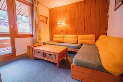 Image de 300m du centre station, 3ème étage, vue pistes de ski, balcon, télévision, casier à ski, 27m²