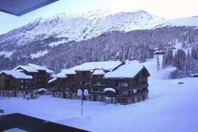 Image de Pied des pistes de ski, 1er étage, vue pistes de ski, balcon, télévision, casier à ski, 13m²