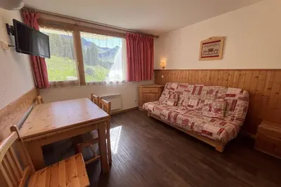 Image de Centre station, étage -1, vue pistes de ski, télévision, casier à ski, 32m², La Plagne