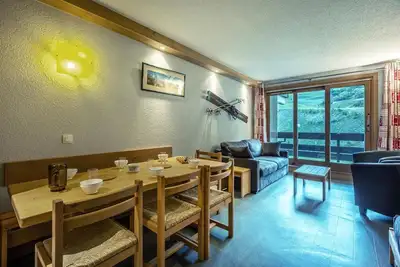 Image de 150m des commerces, 4ème étage, balcon, télévision, casier à ski, 46m², Méribel-Mottaret