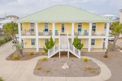 Image de The Big Yellow Beach House | Gulf Views, Private Pool - Sleeps 19