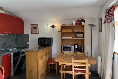 Image de À 10m des pistes de ski, 5ème étage, vue montagne, balcon, télévision, casier à ski, 24m²