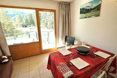 Image de 260m du centre station, 2ème étage, piscine, balcon, casier à ski, 42m², Serre Chevalier