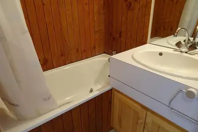 Image de 150m du centre station, 2ème étage, vue vallée, balcon, télévision, casier à ski, 20m²