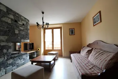 Image de 100m du centre station, 2ème étage, vue village, balcon, cheminée ou poêle à bois, télévision