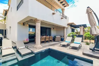 Image de Escape to Paradise: Salt on the Rim - Your Ultimate Beach, Golf & Surf Getaway