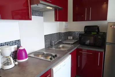 Image de 50m du centre station, 4ème étage, vue pistes de ski, balcon, télévision, casier à ski, 28m²