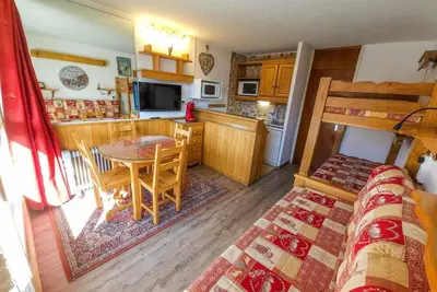 Image de À 10m des pistes de ski, 4ème étage, vue montagne, balcon, télévision, casier à ski, 20m²