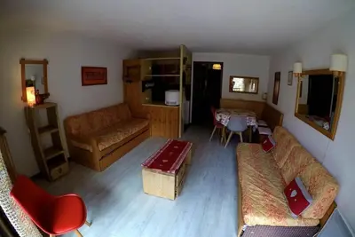 Image de 200m des commerces, 2ème étage, balcon, parking, télévision, casier à ski, 40m², Valloire