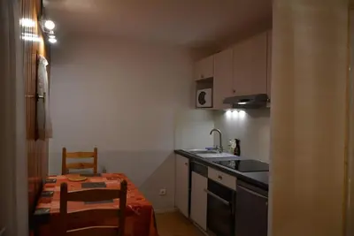Image de 100m des commerces, 1er étage, balcon, parking, télévision, casier à ski, 33m², Valloire