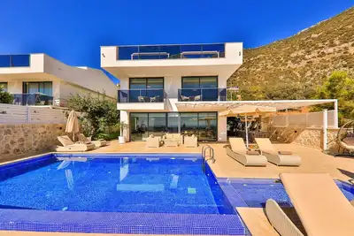 Image de Stunning spacious 5 bed villa with private pool