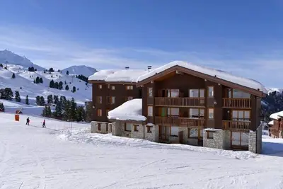 Image de Pied des pistes de ski, Rez-de-chaussée, vue pistes de ski, télévision, casier à ski, 30m²