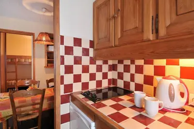 Image de 50m du centre station, Rez-de-chaussée, télévision, casier à ski, 28m², La Plagne