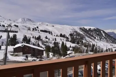 Image de 100m du centre station, 3ème étage, vue pistes de ski, balcon, télévision, casier à ski, 33m²