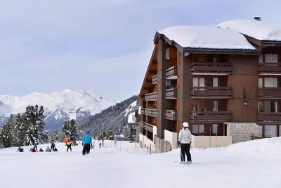 Image de 100m du centre station, 2ème étage, vue pistes de ski, balcon, télévision, 22m², La Plagne