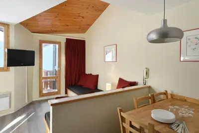Image de 100m du centre station, 6ème étage, vue pistes de ski, balcon, télévision, 32m², La Plagne