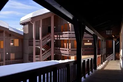 Image de 100m du centre station, 4ème étage, vue pistes de ski/pistes de ski, balcon, télévision
