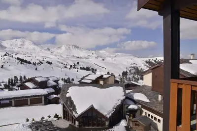 Image de 100m du centre station, 4ème étage, vue pistes de ski, balcon, télévision, 23m², La Plagne