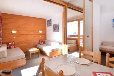 Image de 100m du centre station, 3ème étage, vue pistes de ski, balcon, télévision, 28m², La Plagne