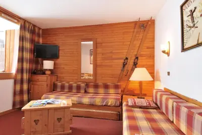 Image de 100m du centre station, 3ème étage, vue pistes de ski, piscine, balcon, télévision, casier à ski