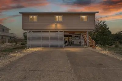 Image de Enjoy a luck of the Irish at the \"Pog Mo Home\" beach cottage