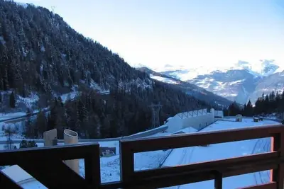 Image de À 100m des remontées, 7ème étage, balcon, télévision, casier à ski, 15m², La Plagne