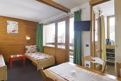 Image de 200m du centre station, 2ème étage, balcon, télévision, casier à ski, 28m², La Plagne