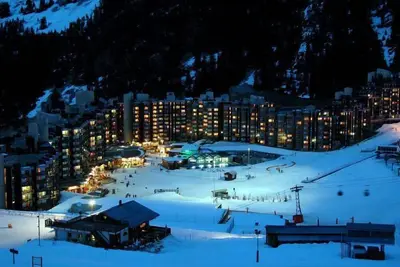 Image de Pied des pistes de ski, 3ème étage, vue pistes de ski, balcon, télévision, casier à ski, 28m²