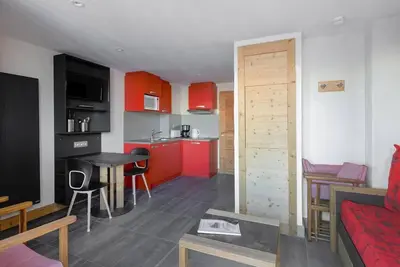 Image de À 100m des pistes de ski, 1er étage, vue montagne, balcon, télévision, casier à ski, 21m²