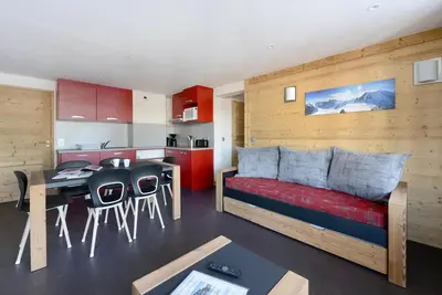 Image de 1er étage, vue pistes de ski, terrasse, télévision, casier à ski, 48m², Montchavin La Plagne